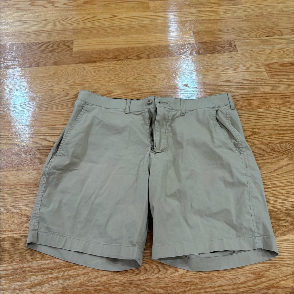 Abercrombie & Fitch Men's Khaki Flat Front Shorts